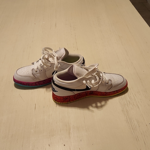 Nike Air Jordan Size 4Y - Picture 3 of 5